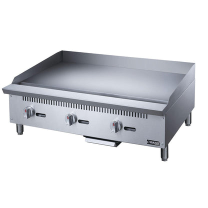 Dukers DCGM36 36 in. W Griddle with 3 Burners image 3